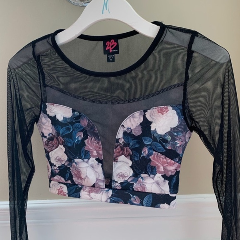 2B Bebe size XS Deep V Floral Crop Top